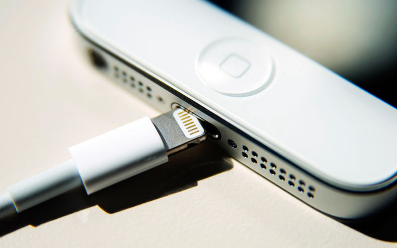 Apple Plan on Scrapping the iPhone Lightning Charger